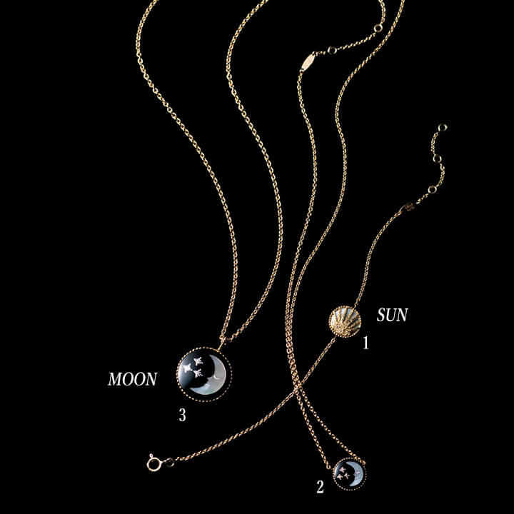 人気の『ローズ デ ヴァン』コレクションに誕生した新シリーズ。メダリオンの周りを囲んだ、ライスグレイン技法のイエローゴールドが華やかさを演出します。シンプルだからいつでも身につけられるところも◎。『ローズセレスト』1 ブレスレット［イエローゴールド×ダイヤモンド×マザーオブパール×オニキス］￥250,000・2 ネックレス［イエローゴールド×ダイヤモンド×マザーオブパール×オニキス］￥260,000・3 ロングネックレス Mサイズ［イエローゴールド×ダイヤモンド×マザーオブパール×オニキス］￥590,000（クリスチャン ディオール〈ディオール ファイン ジュエリー〉）　[Precious2019年1月号143ページ] 　