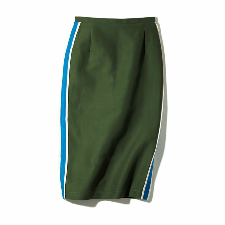 スカート¥69,000(IZA〈ヌメロ ヴェントゥーノ〉)
