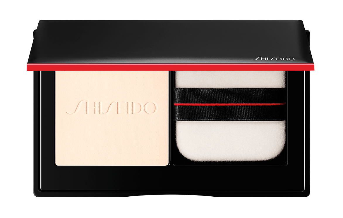 独自のソフトフォーカス効果により、ひとはけで毛穴が目立たなく。SHISEIDO シンクロスキン インビジブル シルク プレストパウダー 10g ¥5,000