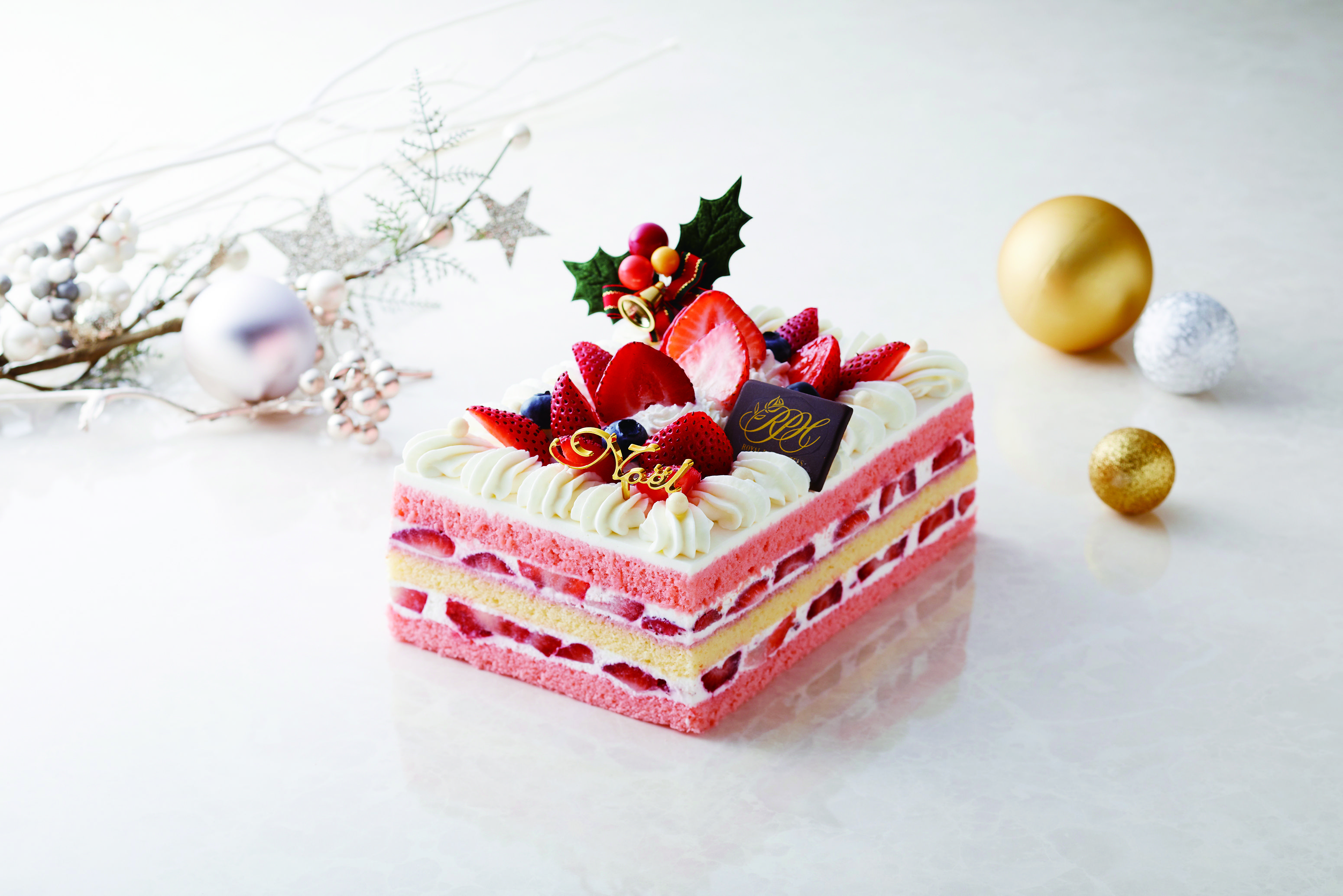 「クリスマスショートケーキ」Lサイズ 16.5cm×11.5cm×10cm \4,500 / Sサイズ 11cm×11cm×10cm \3,000