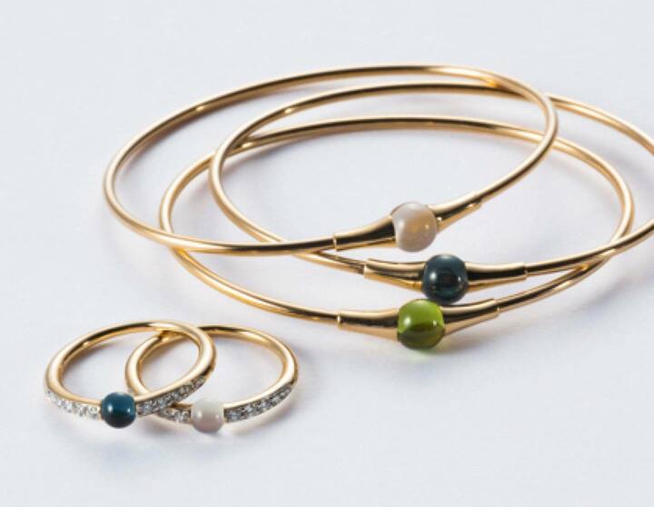 ポメラートの「マーマ ノンマーマ」バングル各￥197,000［上から：ローズゴールド×ムーンストーン、ローズゴールド×ロンドンブルートパーズ、ローズゴールド×ペリドット］・リング各￥225,000［右から：ローズゴールド×ムーンストーン×ダイヤモンド、ローズゴールド×ロンドンブルートパーズ×ダイヤモンド］（ポメラート・ジャパン＜ポメラート＞）
