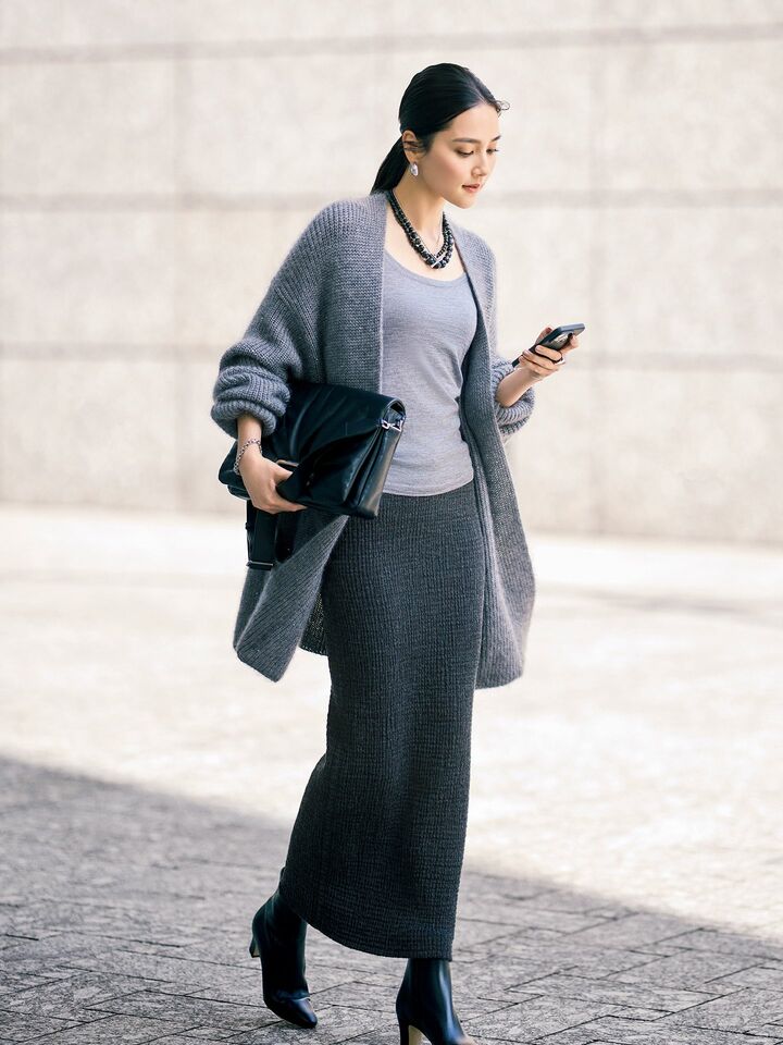 ポステレガントのスカートを着用したモデルのAtsukoさん