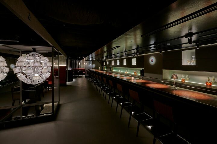 「B bar Marunouchi」の店内