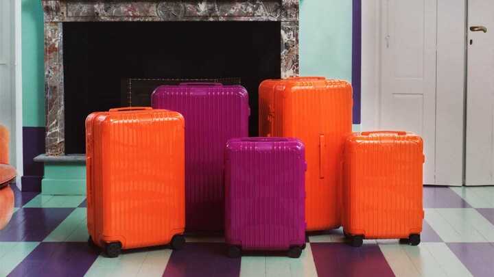 リモワ「エッセンシャル」コレクションから登場するシーズナルカラー「オレンジ」と「マゼンタ」