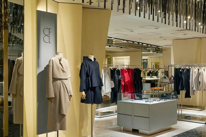 伊勢丹新宿店本館3Fにオープンした「CFCL ISETAN SHINJUKU」の店内カット