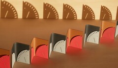 ロジェ ヴィヴィエ】シグネチャーバックルとクラシカル