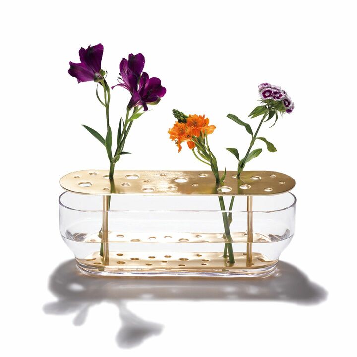 「イケバナベース」ガラスと真鍮￥24,000【幅33.5×奥行き9.5×高さ10cm】（フリッツ・ハンセン青山本店）　［Precious2019年8月号242ページ］