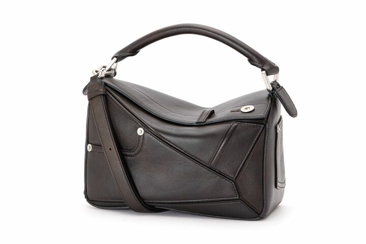 「ロエベ」のバッグ『パンタ パズルバッグ スモール』