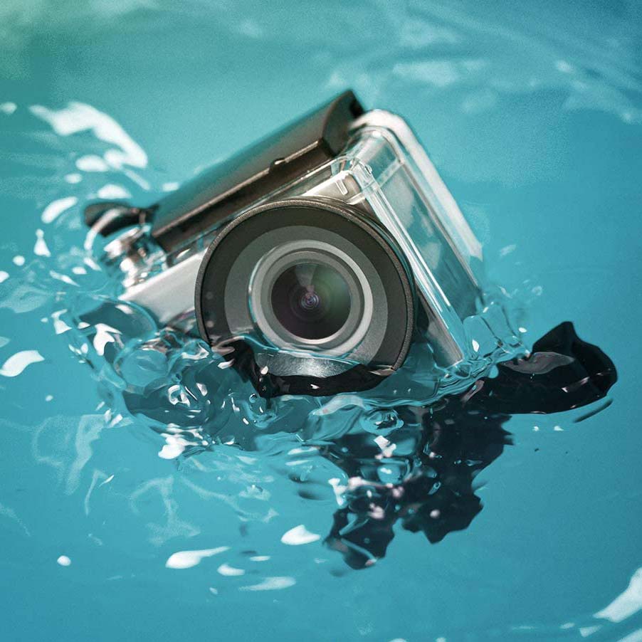 付属のハウジングを使えば防水性能は40mに。フィッシング動画撮影にも用いられている。