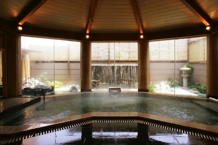 「月水湯」の滝見風呂