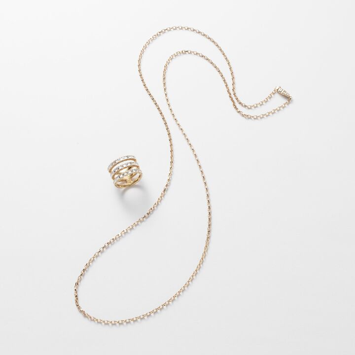 ［左］リング￥810,000・［右］ネックレス￥260,000（ベルシオラ)