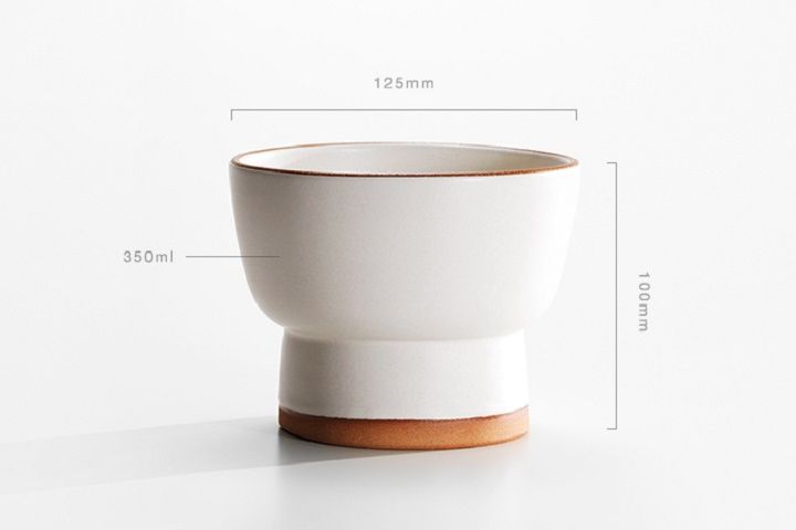 猫用水飲み器「IZUMI」は最大350mlの水が入れられる大容量。重量は500g。倒れにくく絶妙なバランスでつくられています。