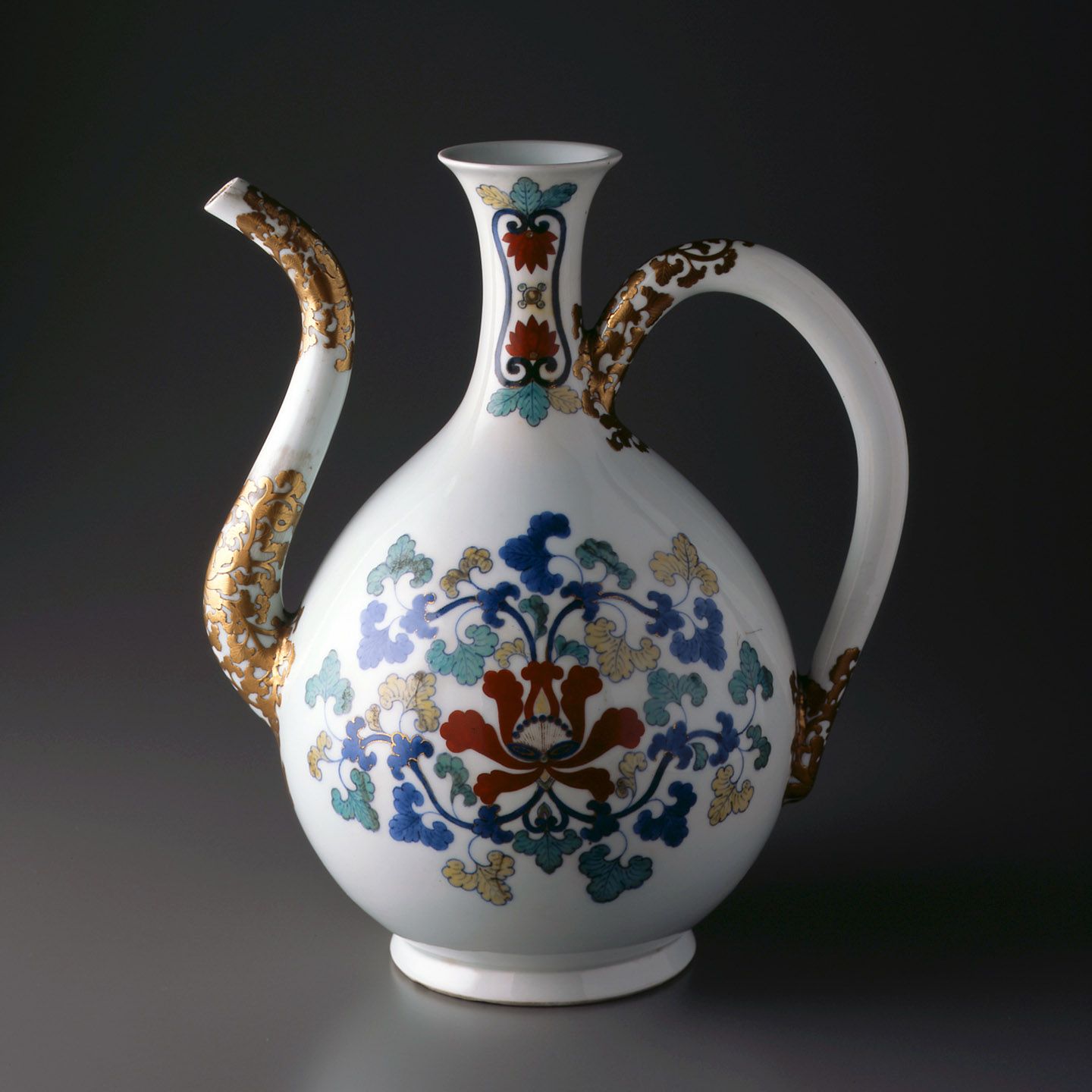 『色絵牡丹文水注(いろえぼたんもんすいちゅう)』/鍋島藩窯(17〜18世紀)