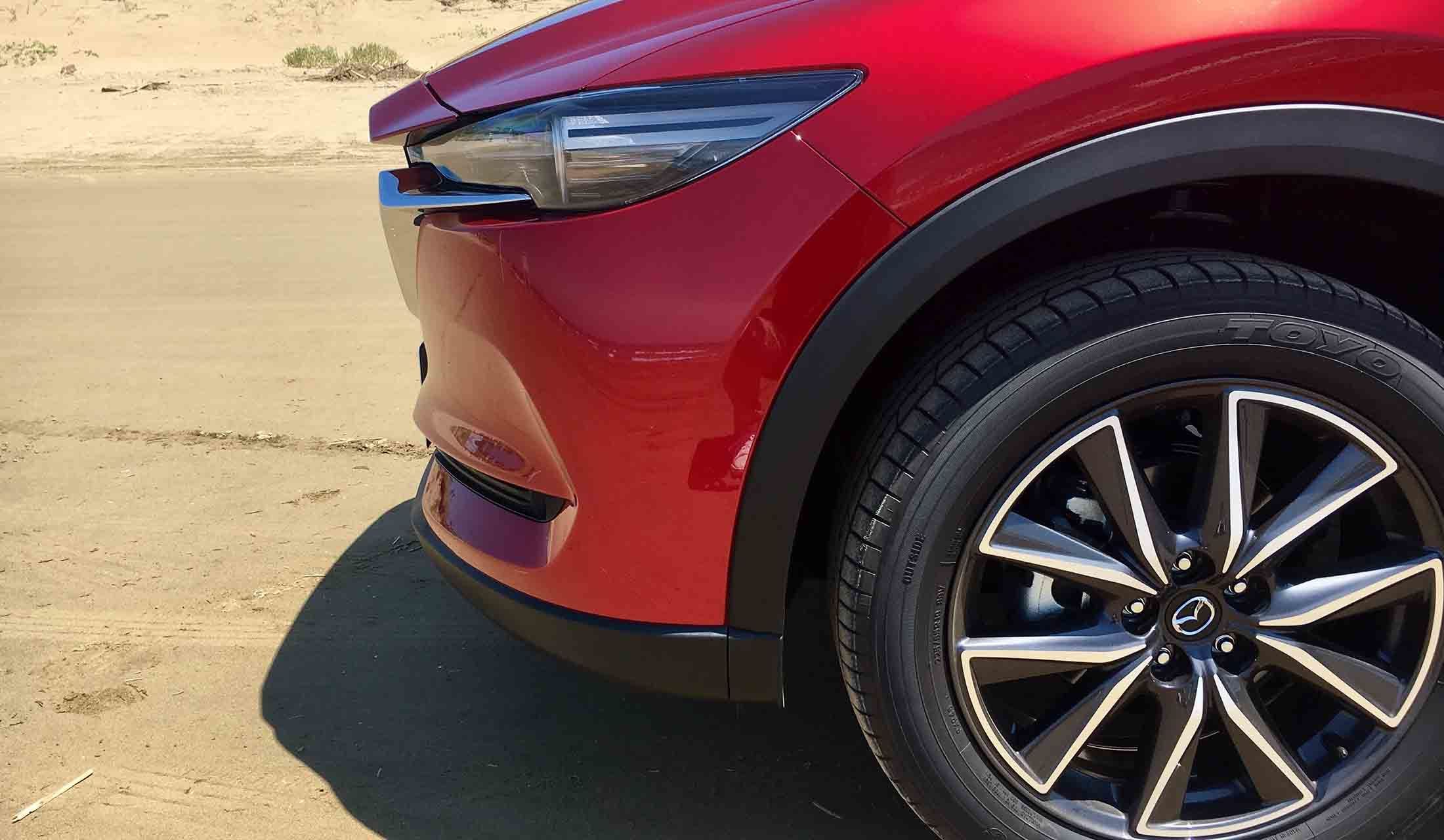 CX-5の最低地上高は210㎜。オフロードを安心して走れるクリアランスを誇る。
