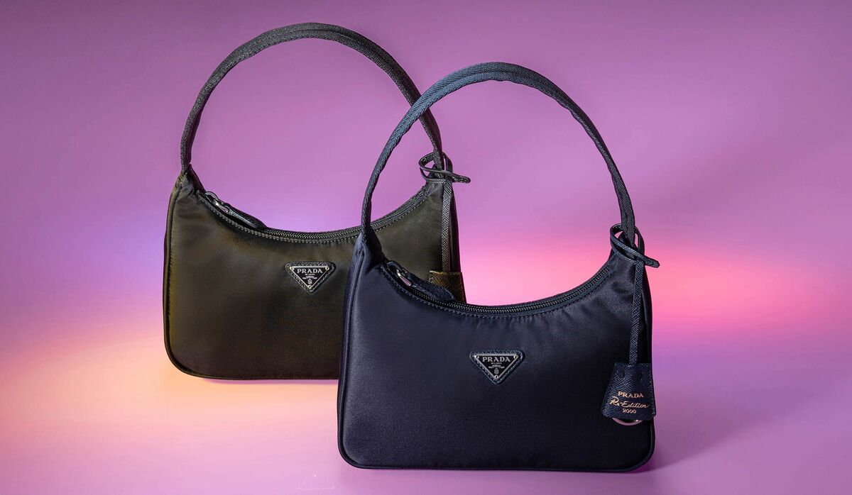 プラダがネイビーの限定バッグやiPhoneケースなど最新アイテムを伊勢丹 プラダがネイビーの限定バッグやiPhoneケースなど最新アイテムを伊勢丹