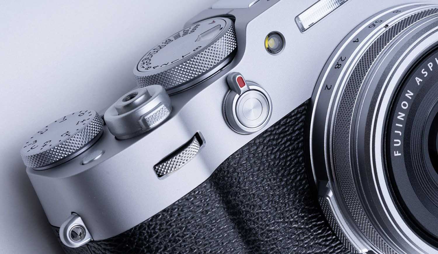 富士フイルムの高級コンパクトデジタルカメラ「FUJIFILM X100V」
