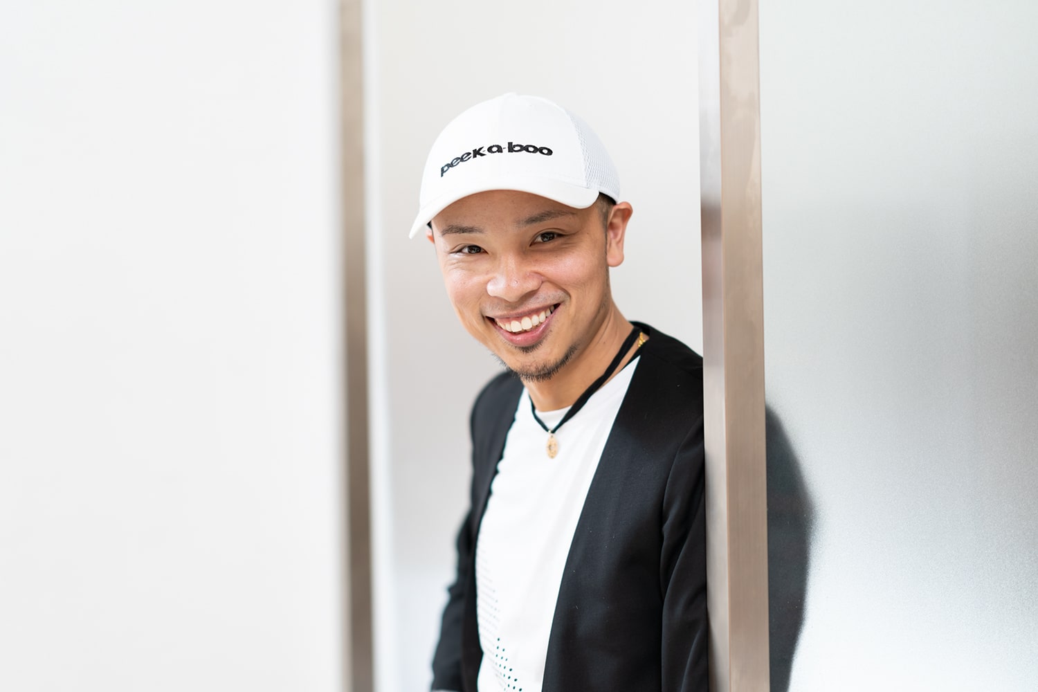 PEEK-A-BOO AVEDAアトレ恵比寿・店長兼ディレクターの神保樹敏さん。多趣味な神保さん。最近ハマっているのは「ゴルフとサーフィン」なのだそう。