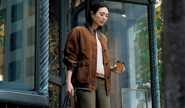 3/26 Thu｜クラシカルムード漂う「ミュウミュウ」のスエードアウターを羽織ってレトロシックなレイヤードスタイルに【365日コーディネート】