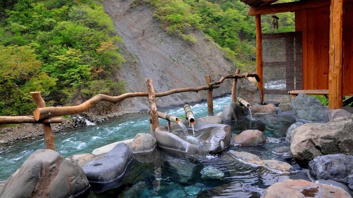 新潟県・十日町市にある「清津峡湯元温泉 清津館」の貸切露天風呂