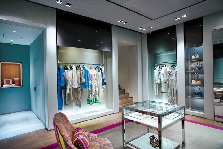 エトロ銀座本店の店内