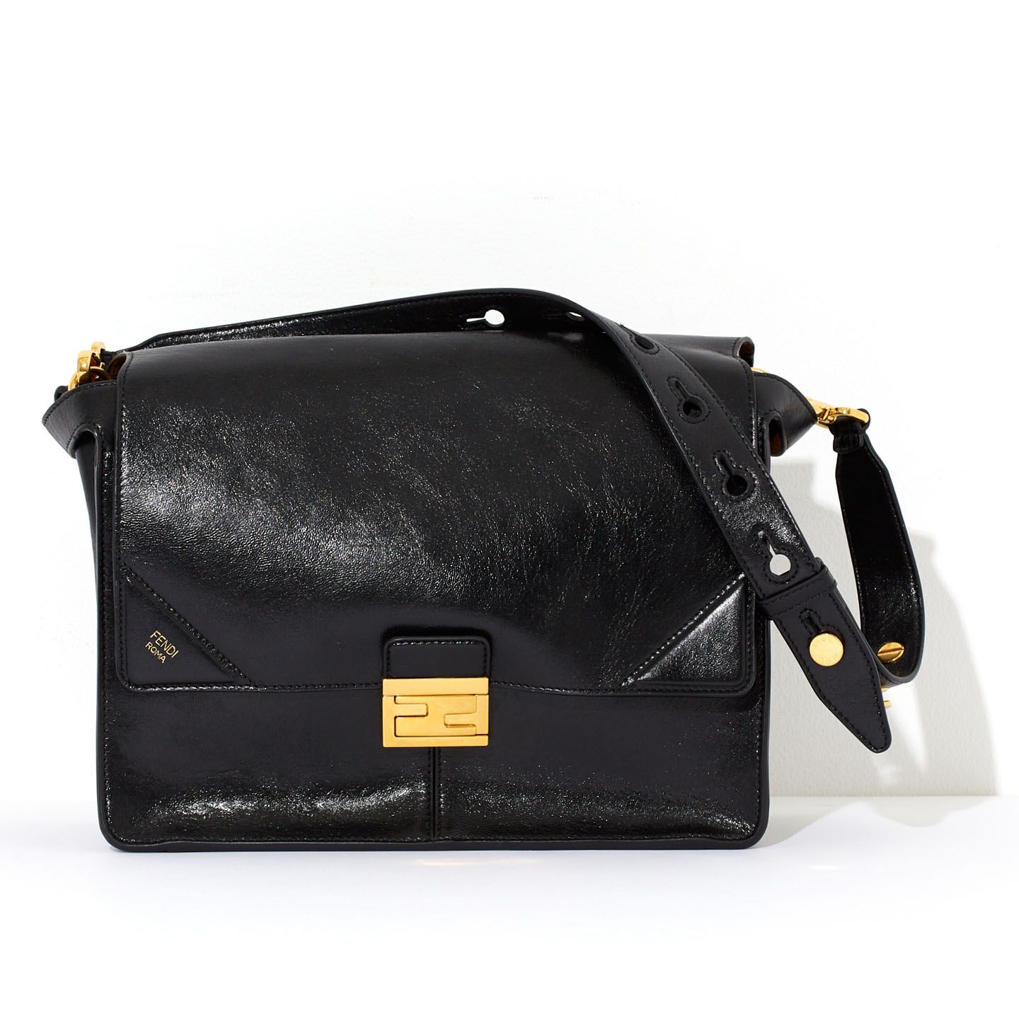 バッグ「キャンユー」¥319,000【縦23.5×横29×マチ12.5㎝】※ラムナッパシャイニーレザーはラージサイズのブラックのみで展開