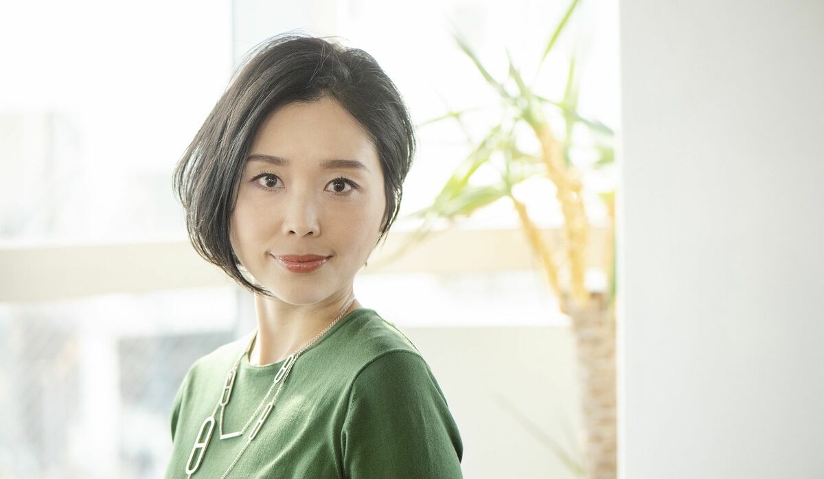 40代に似合う【程よくモードなアシンメトリーショート】左右非対称の