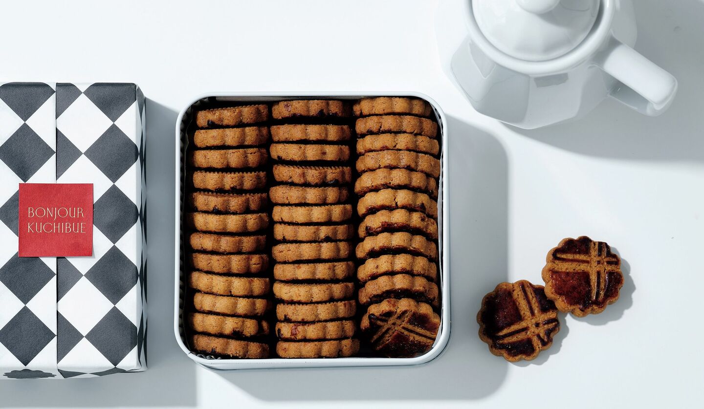 「ボンジュール クチブエ」  バタークッキー缶の写真