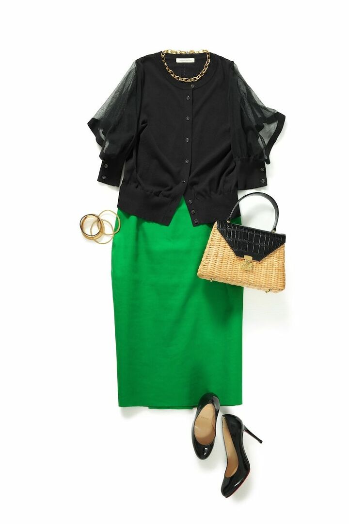 艶ありの黒小物でドレスアップ！