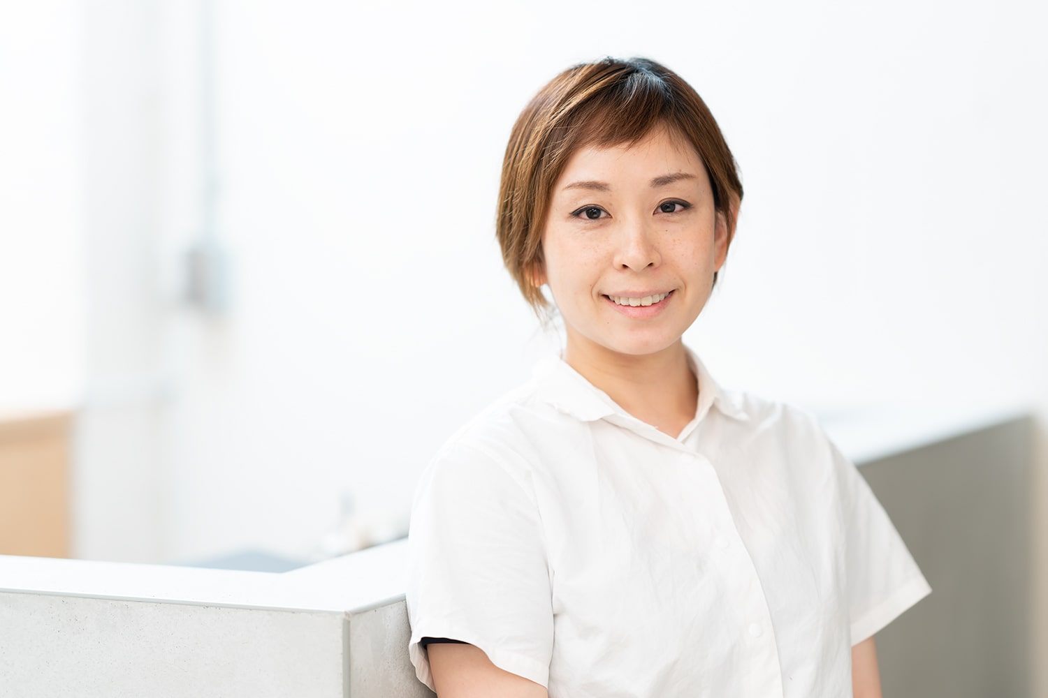 FIX-UPメイクアップアーティスト・高橋紀衣さん。長かった髪をバッサリ!「20㎝ほど切って、ウルフ調にイメチェンしました」