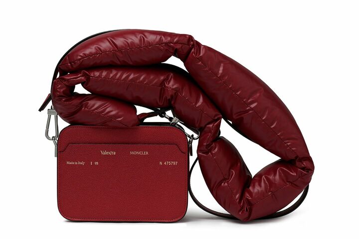 「CROSSBODY BAG WITH STRAP」¥314,000【縦13×横18×7cm】