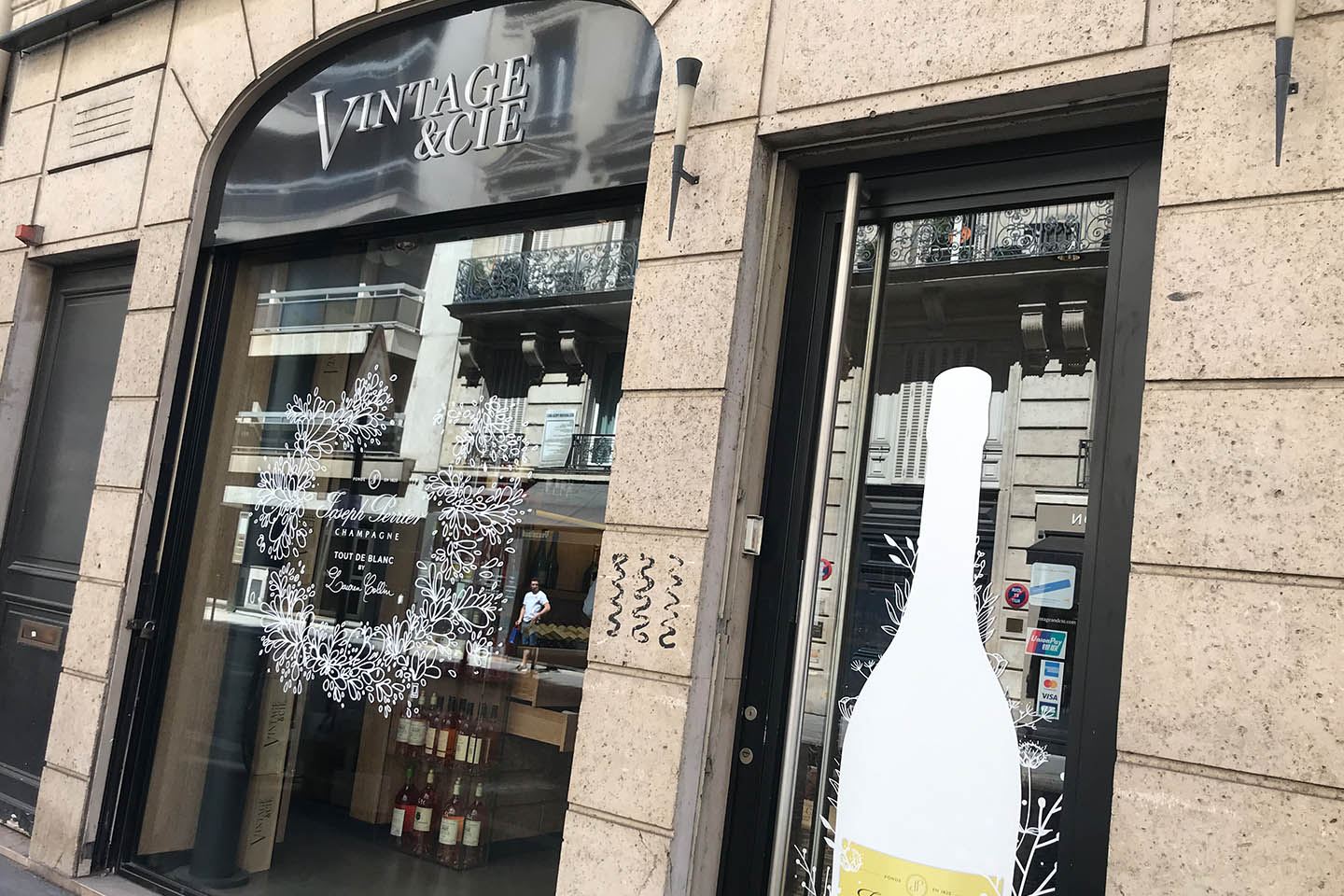 フォーブール・サントノレ通りにあるブティックには、お宝ワインが隠れている。