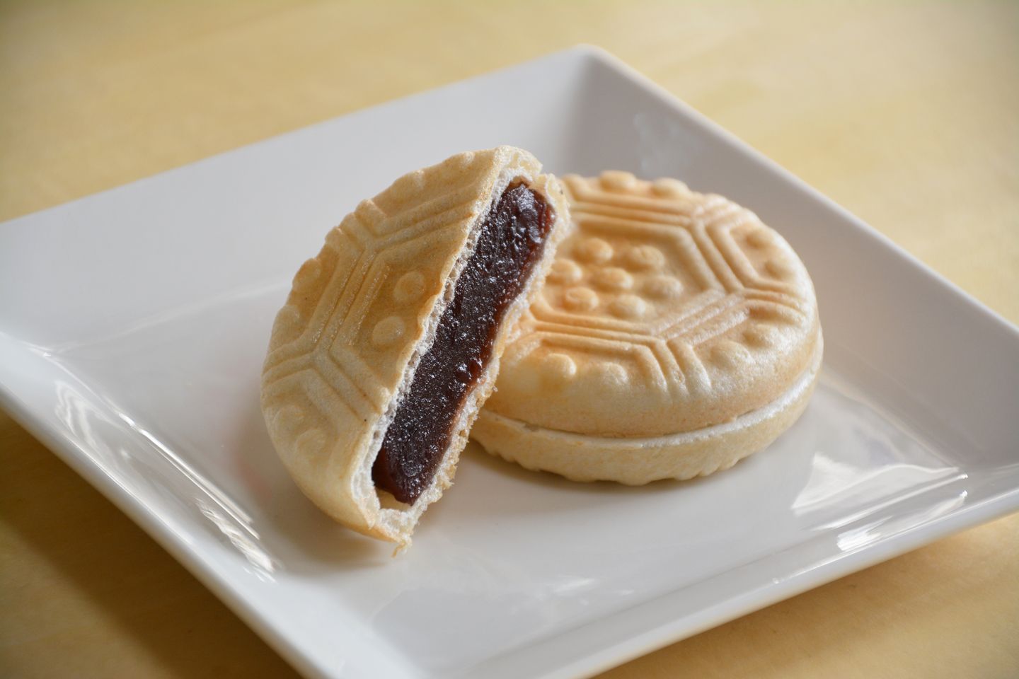 最中も意外と美しく食べるのが難しい
