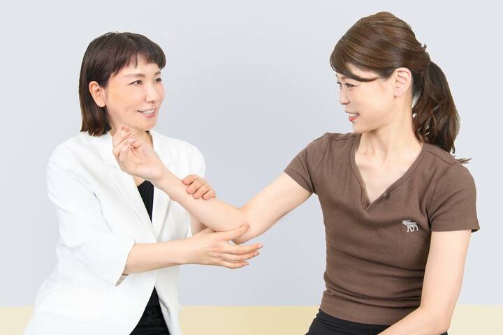 ２人の女性　メソッドの指導をしている