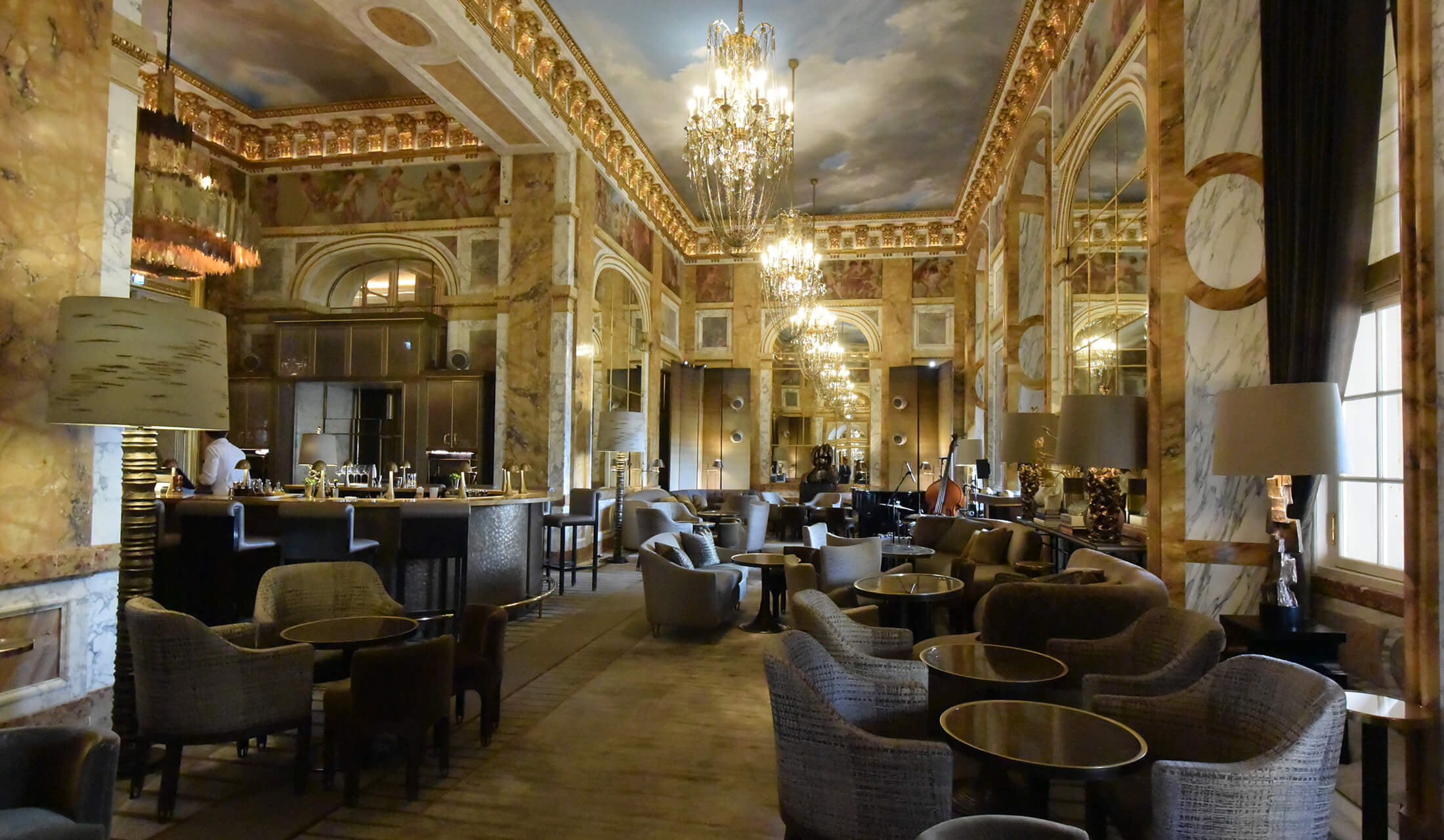 カール ラガーフェルドがデザインした部屋も オテル ドゥ クリヨン ローズウッドホテル で体験するパリの神髄 Precious Jp プレシャス