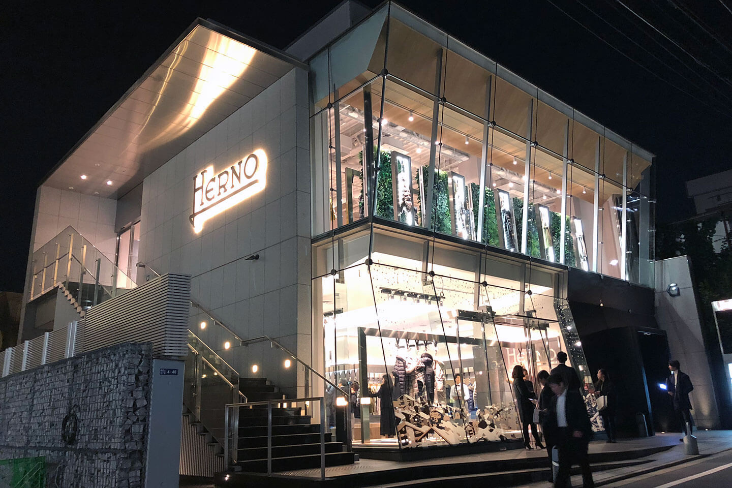 ヘルノ(HERNO) 青山店の外観