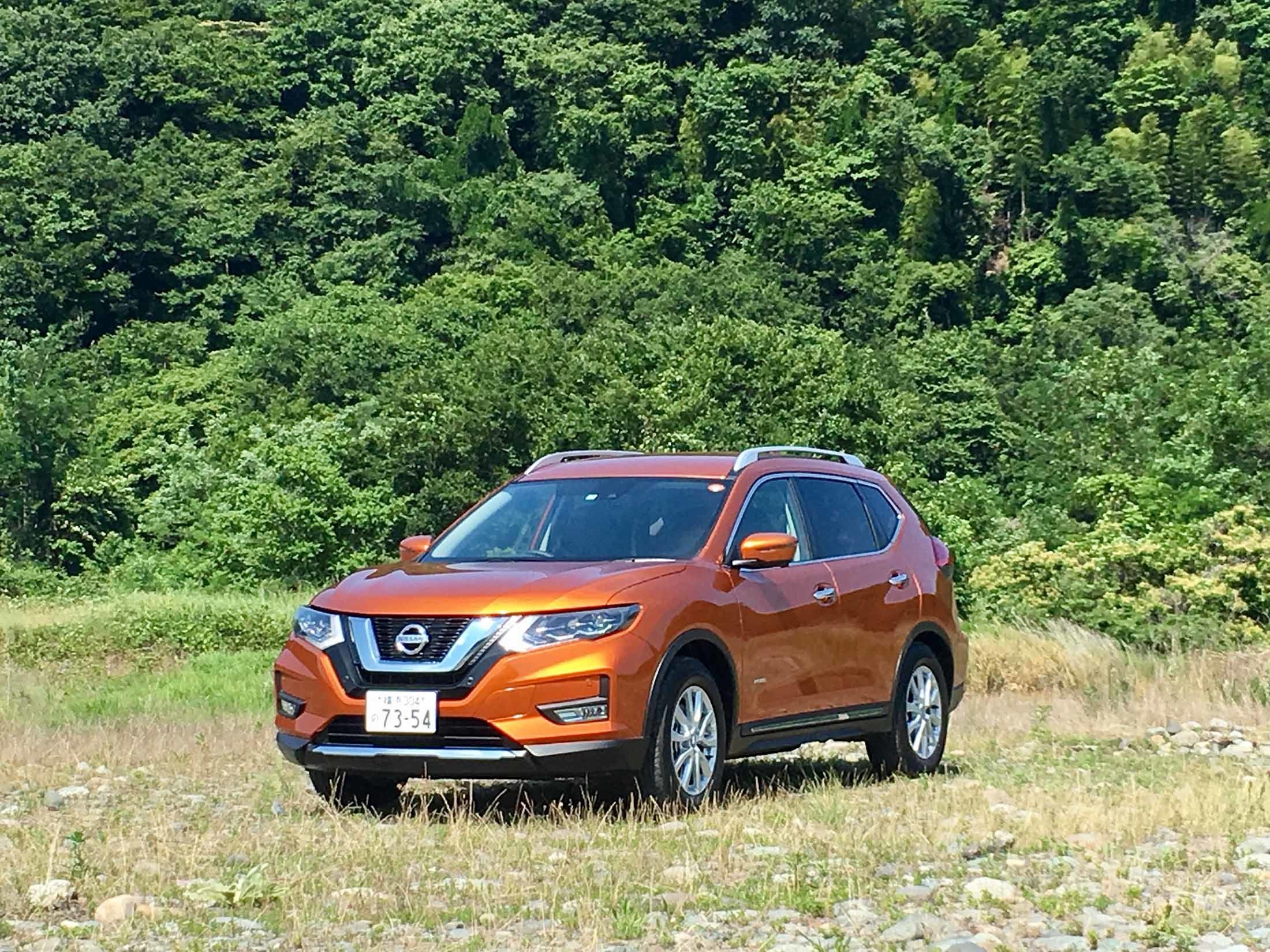 日産のベストセラーSUV、エクストレイル。今年6月のマイナーチェンジでフロントマスクなどのデザインが精悍になった。