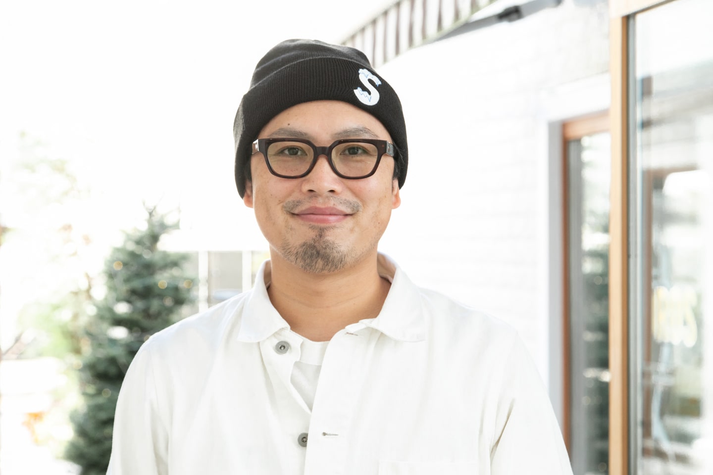 PearL 代表・MATSUさん。最近はHuluを見るのにハマっているというMATSUさん。「コロナでの自粛期間中、Nizi Projectを見るようになったのがきっかけ。J.Y Parkさんの考え方がすばらしく、それに応えていく若者の姿が最高でした!」Instagramアカウント@pearl_matsu