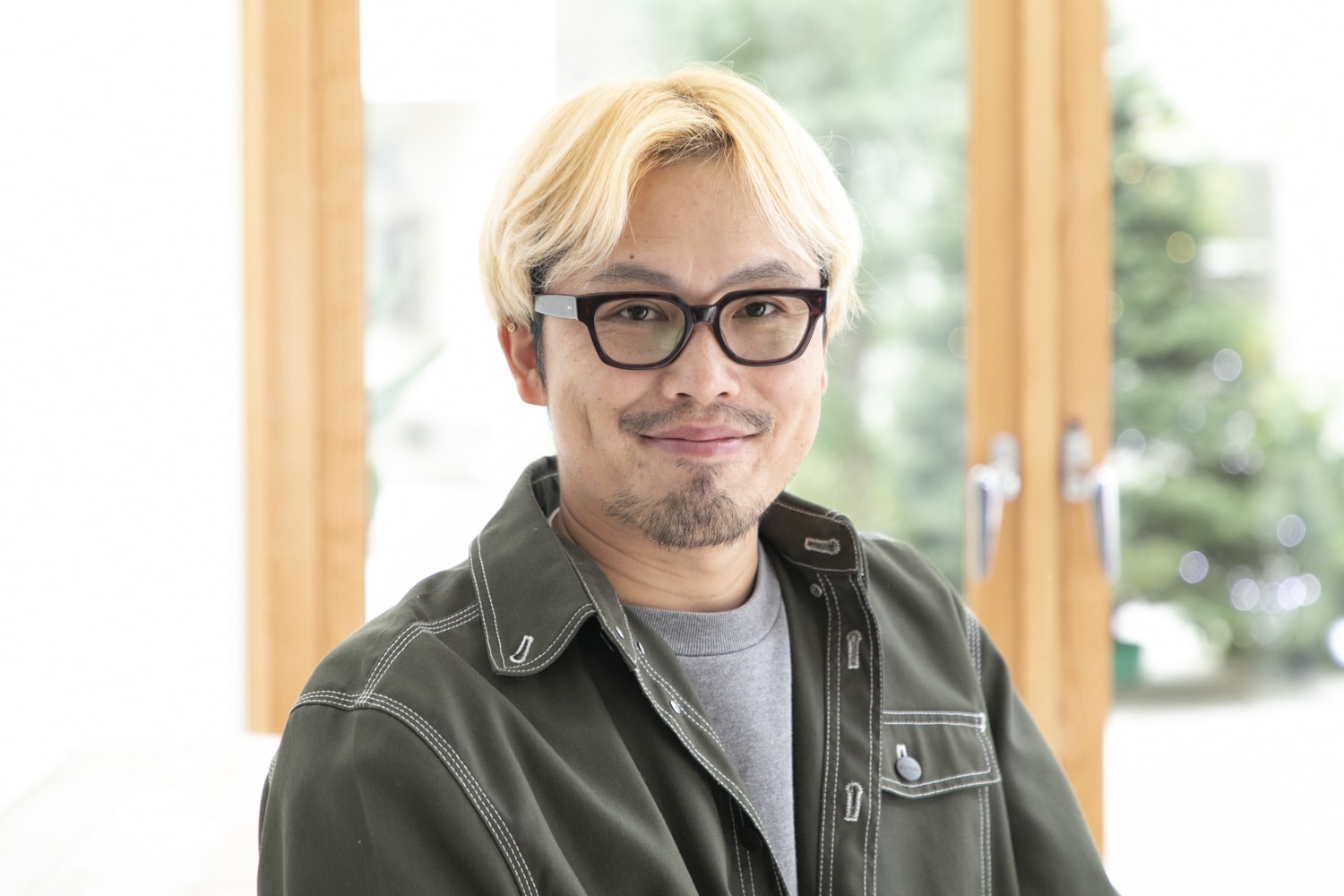 PearL 代表 MATSUさん。美容師の職業病ともいえる、肩こり・腰痛に悩まされ、週1回の鍼灸針マッサージに通っているそう。「なかなか改善されず悩んでいたのですが、最近すごく効く鍼灸針サロンを代官山で見つけました!人気が出ると混んで通えなくなるので、誰にも教えたくないくらいです(笑)」