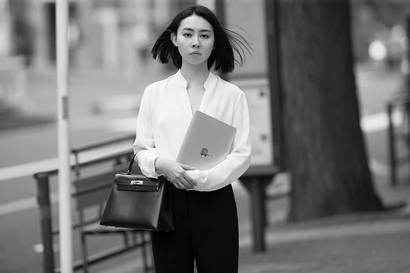 作家の朝吹真理子さんの『ケリー』は、祖母、母、ご自身へと譲り受けたもの。