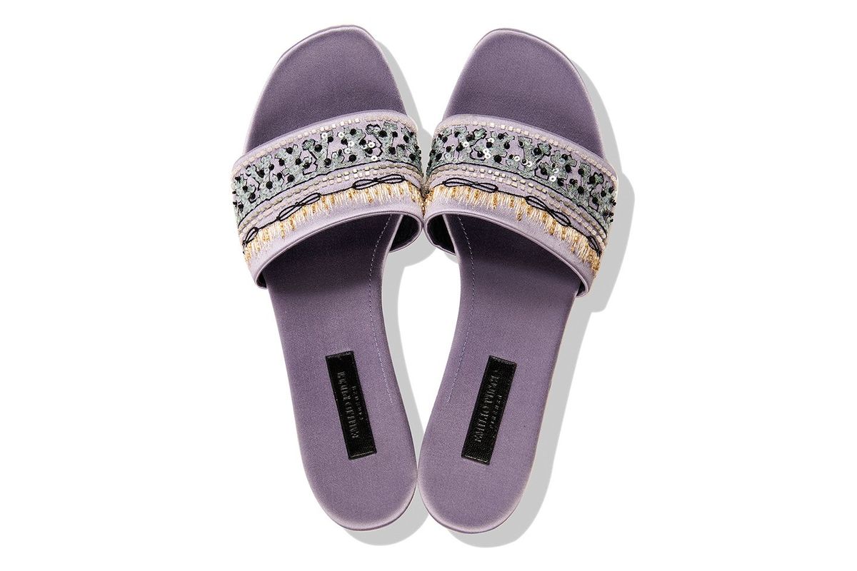 足元から夏を先取り！エミリオ・プッチからビーズ刺繍の貝殻モチーフが