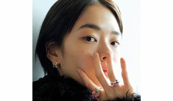 煌めく花々に見惚れる「ディオール」のハイジュエリー｜豊かな色彩と可憐な造形をロマンティックに描いて