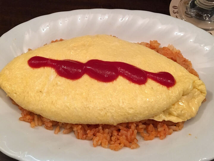 上にオムレツがのっているライドタイプの食べ方マナーは？