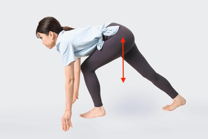前側の足の力だけを使ってお尻を持ち上げる
