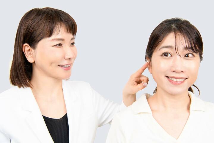 二人の女性　メソッドの指導をしている