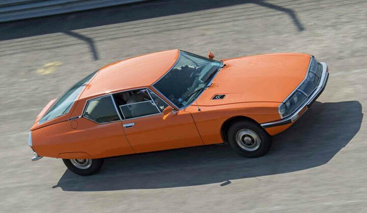 ベローニ氏いわく、「ニューヨークのアッパークラスの間では、このクルマが人気です」という、「SM」（1970〜1975年）。当時、シトロエンと提携していたマセラティのV6DOHCエンジンを積んだ、前輪駆動の２ドアクーペGTだ。こんな美しいクルマで旅に行けたらどんなに楽しいだろう、と思う。©CITROEN