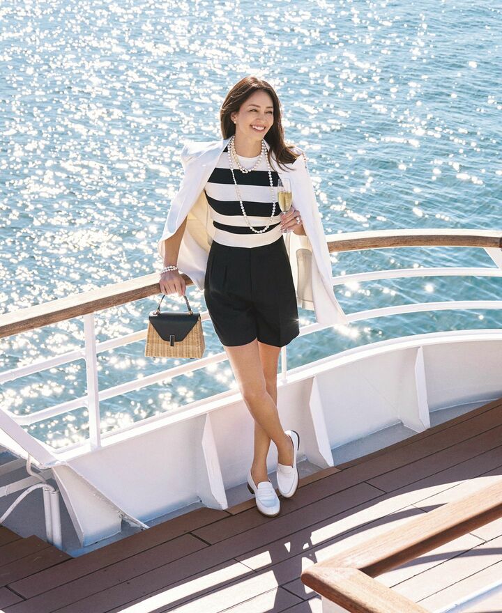 「ラルフ ローレン コレクション」のウエアを着用したモデルのRINAさん