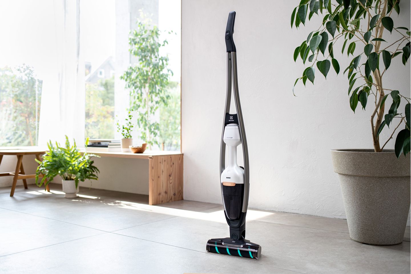 Pure Q9予約販売価格¥63,400【カラー:サテンホワイト】