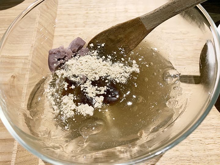 こし餡や黒蜜、丹波黒豆きな粉をお好みで本わらび餅に加えて