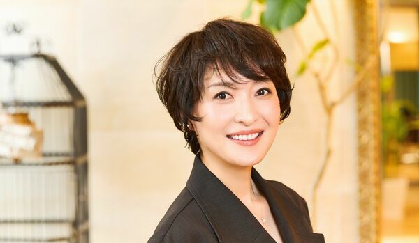 【面長顔×ショート】重め前髪でボリュームアップ＆こなれ感も！小顔見せもかなえるスタイリッシュショート
