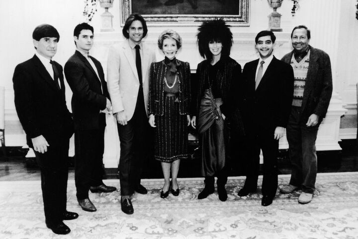 ホワイトハウスのイベントにて、左から2番目がトム・クルーズ、右から3番目がシェール。